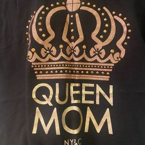 Queen Mom Black T-Shirt